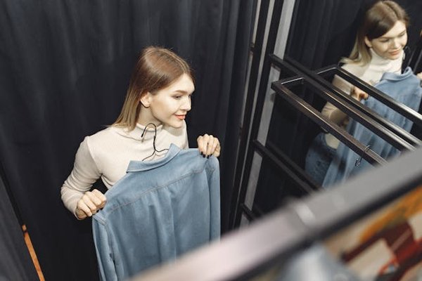 Which Online UK Retailers Provide the Best Virtual Fitting Rooms for Women's Wear?